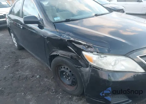 2010 Toyota Camry Le z USA, uszkodzony, nr VIN 4T4BF3EK1AR037766